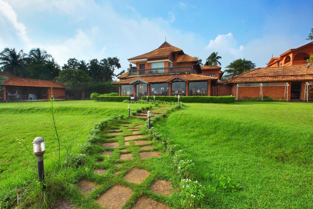 The River Retreat Heritage Ayurvedic Resort Shoranur Exterior foto