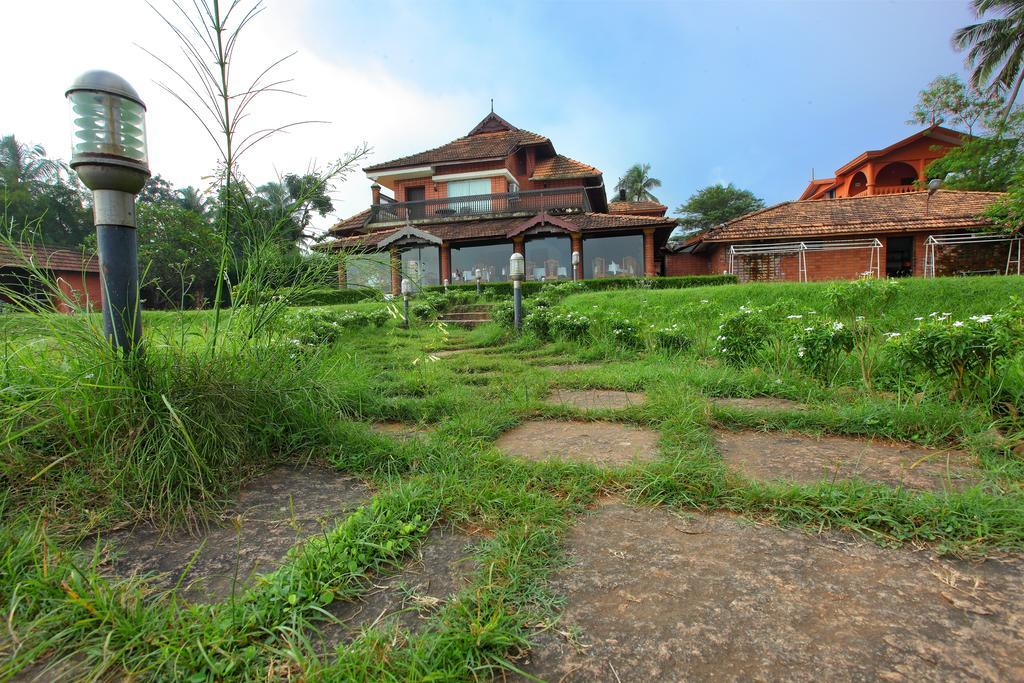 The River Retreat Heritage Ayurvedic Resort Shoranur Exterior foto